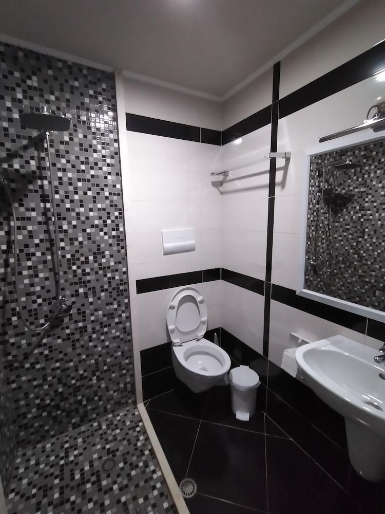 Hotel Kastria Tirana Extérieur photo