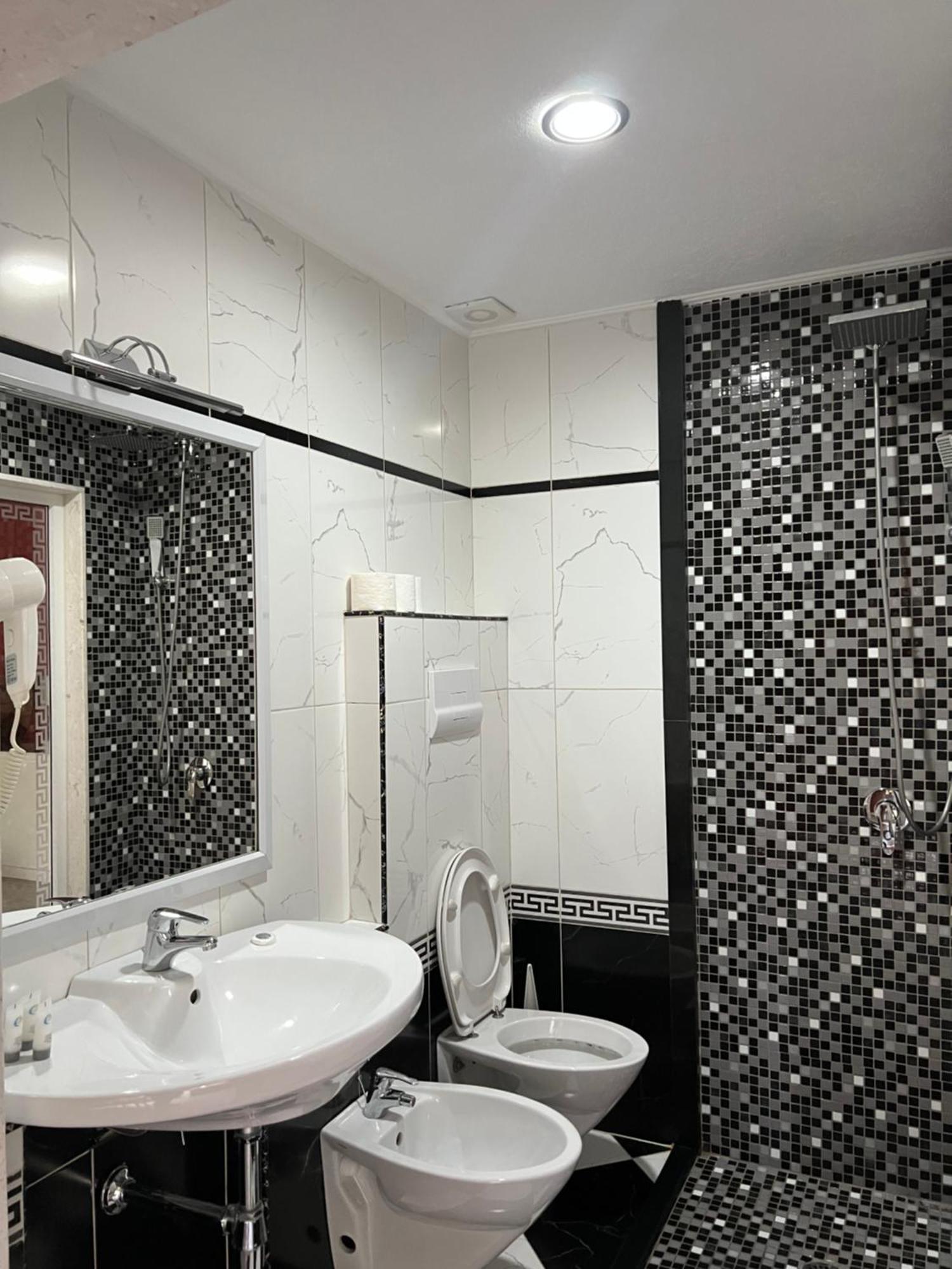 Hotel Kastria Tirana Extérieur photo
