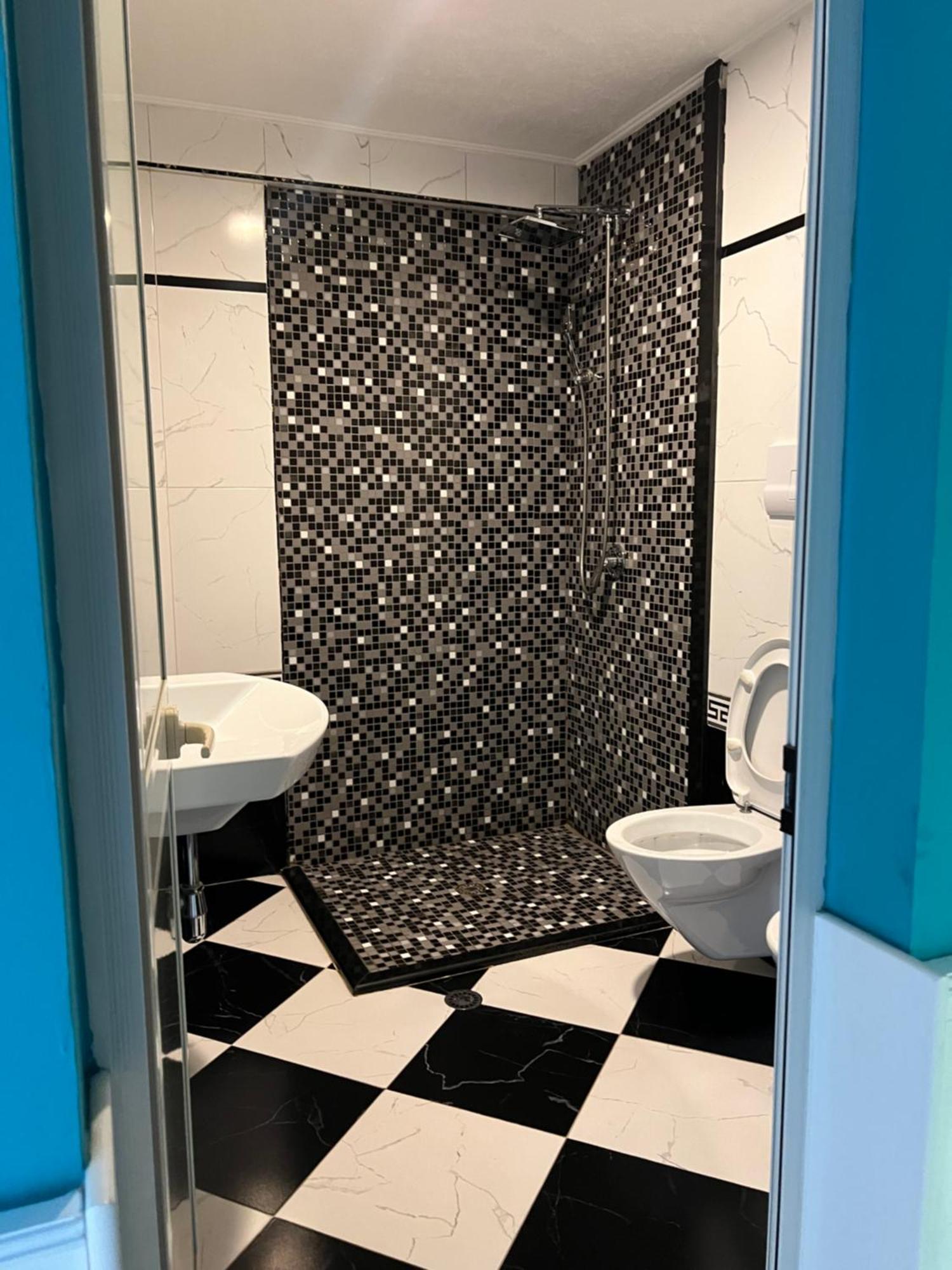 Hotel Kastria Tirana Extérieur photo