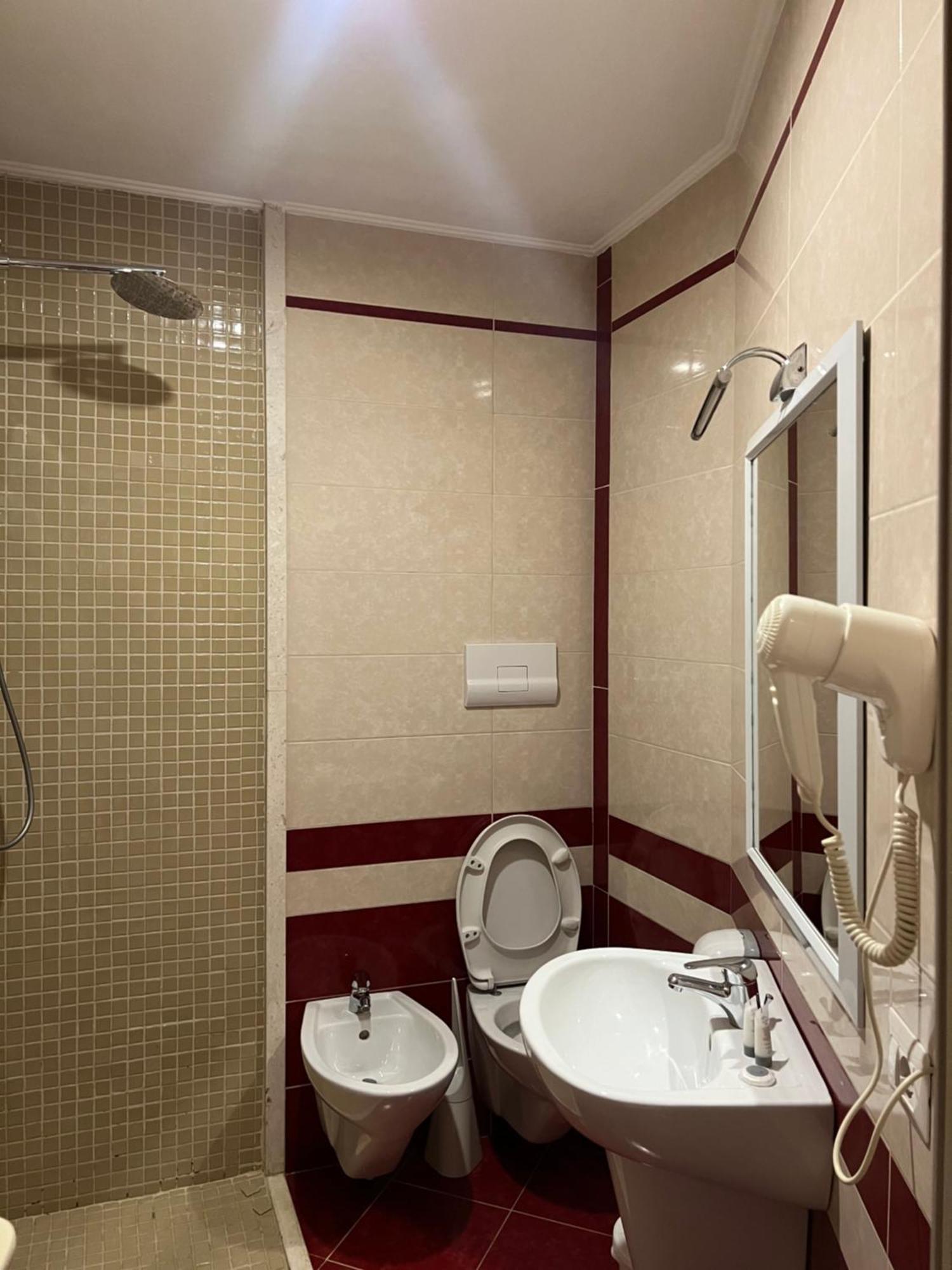 Hotel Kastria Tirana Extérieur photo