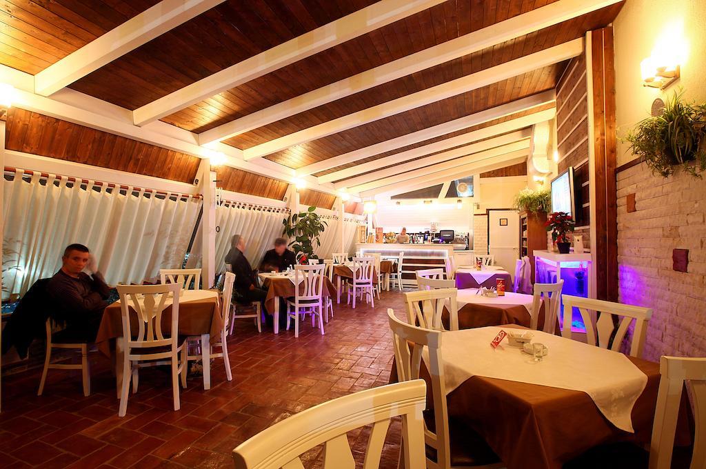 Hotel Kastria Tirana Extérieur photo